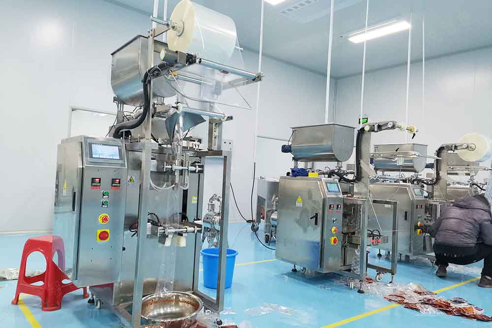 全自動火鍋底料包裝機用于火鍋料、豆瓣醬、辣椒醬等等產(chǎn)品包裝