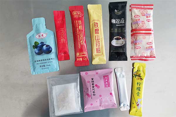 全自動豆?jié){粉包裝機(jī)可實(shí)現(xiàn)背封長條袋型，三邊封、圓角袋型等精美包裝