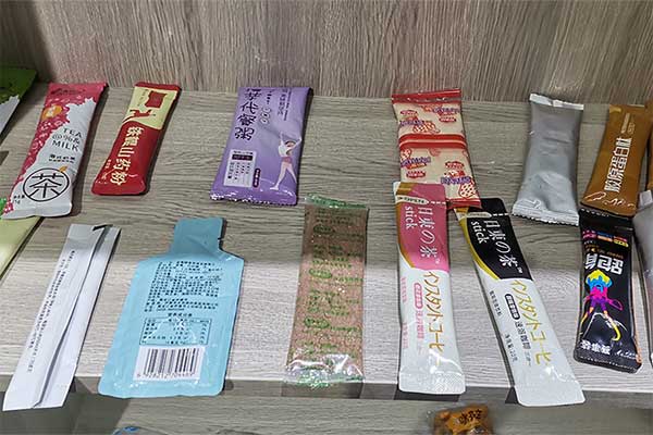 奶茶粉末包裝機(jī)可采用三邊封、四邊封、圓角袋型
