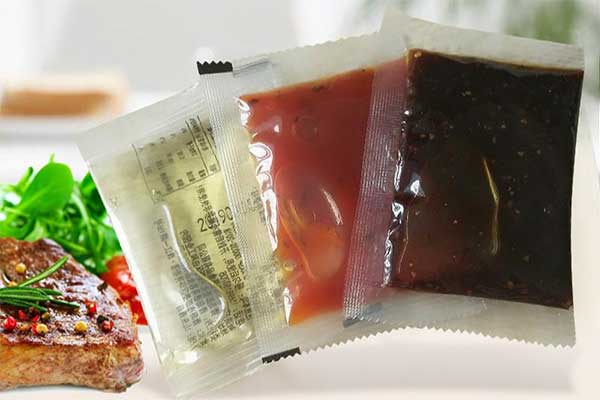蔬菜包、粉料包、醬料包、骨湯包等產(chǎn)品的小袋方便面調(diào)料包裝機(jī)